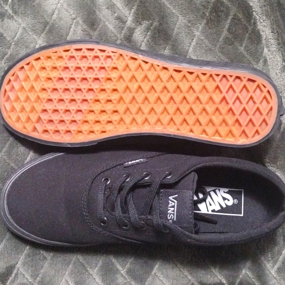 VANS SZ 7 Women's - Picture 2 of 3